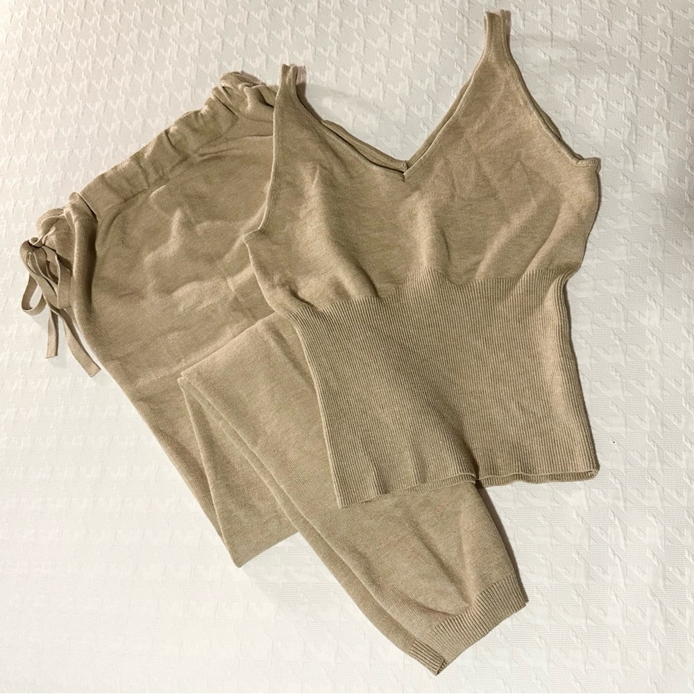 2 Piece Set (NEW w/o tags)